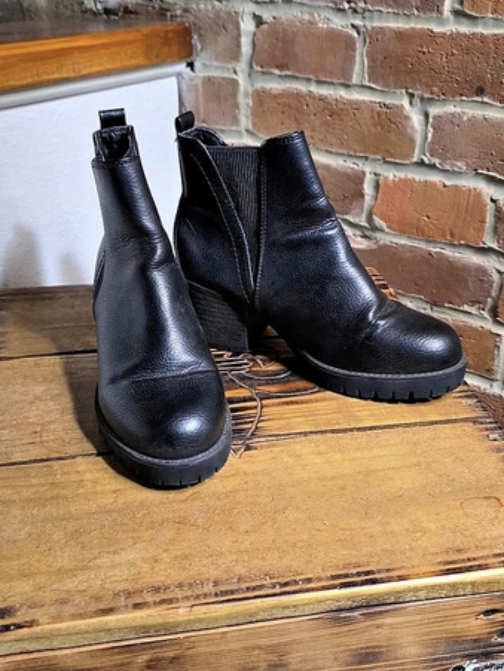 MIA Jody Black Faux Leather Lug Sole Chelsea Ankle Boots 7